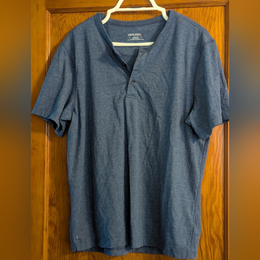 UNTUCKit Men's Blue Henley Shirt